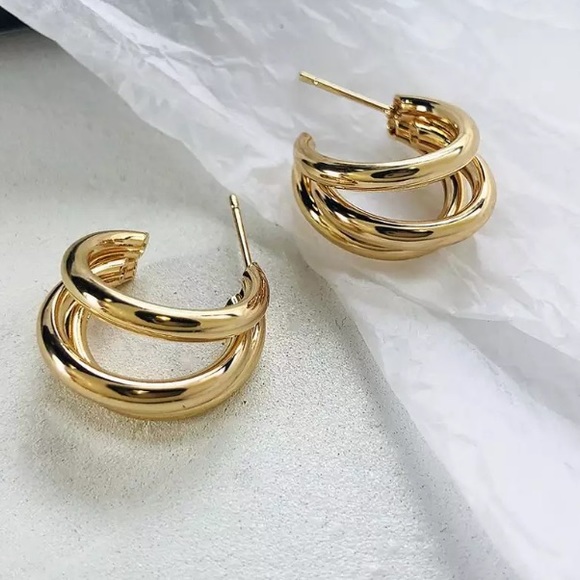 NWOT 18K yellow gold Triple Layer Hoop earrings - Picture 3 of 10